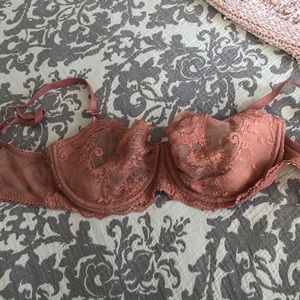 Victoria’s Secret Peach Lace Underwire Bra